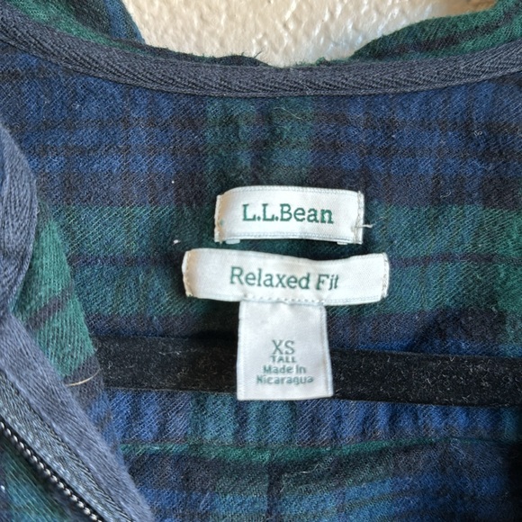 L.L. Bean 100% cotton plaid zip up jacket with hood - Picture 2 of 5
